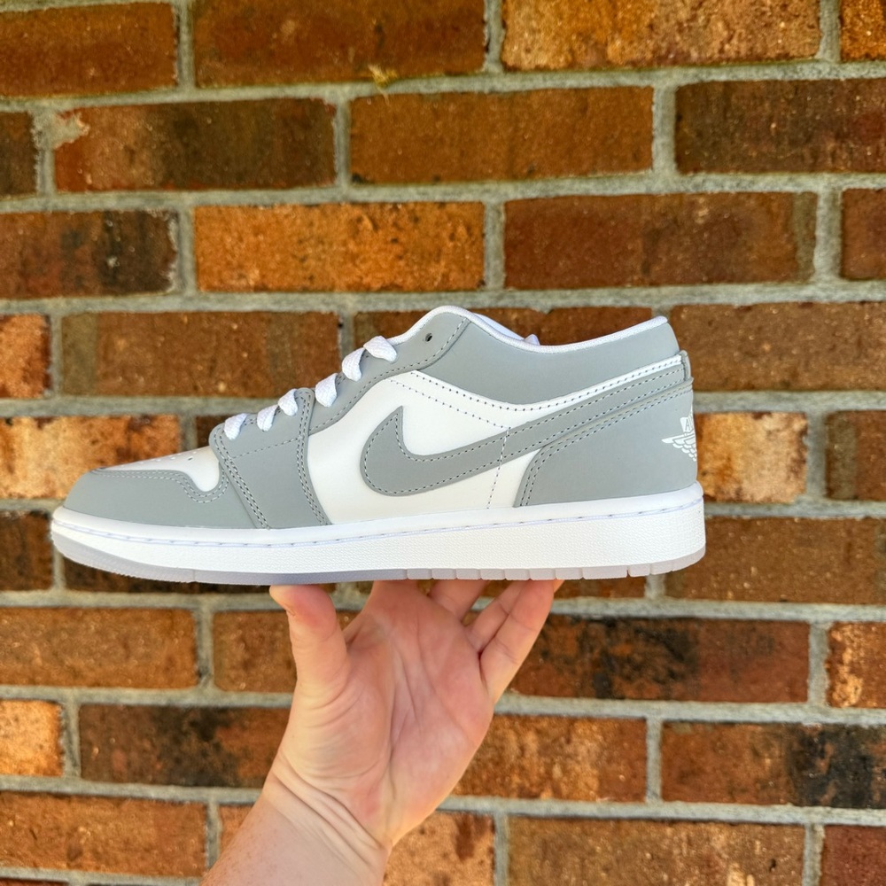 🩶🤍 WMNS AIR JORDAN 1 LOW 🤍🩶woman’s size 7.5: WHITE/WOLF GREY-ALUMINUM⭐️NWT⭐️